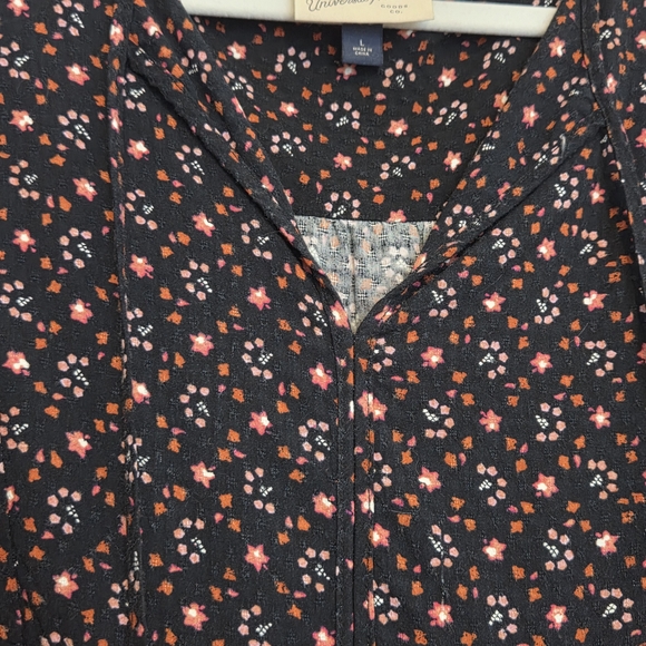 Universal Thread Blouse - Picture 2 of 5